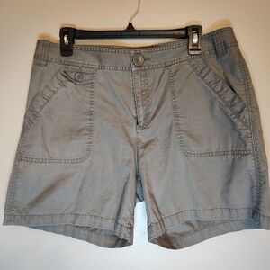 Bass Woman's Shorts Size 12 Olive Colored 100% Cotton 5.5 Inch Inseam